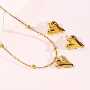 Ensemble de bijoux collier et boucles d'oreilles en acier inoxydable plaqué or 18 carats pour femmes - Bijoux tendance pour mariage et fiançailles - Product Image 5