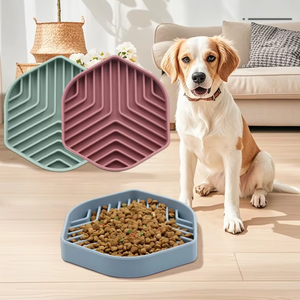 Nuovo Silicone Pet quadrato leccare il cane antiscivolo ciotola di alimentazione lenta con disegno di scanalatura per cani e gatti - Product Image 4
