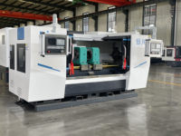 Tour CNC à section centrale à rouleaux de serrage à faible bruit et haute efficacité pour la correction de la concentricité et le tournage de rouleaux en acier