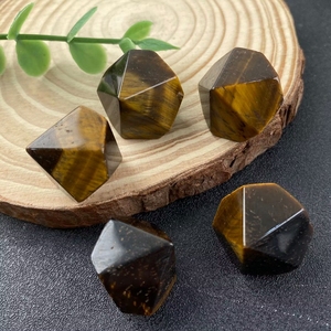 Hermoso juego de jaspe rojo HZ | Juego de dados de 5 piezas de piedras preciosas naturales al por mayor | Compra en línea de Amayra Crystals Exports India - Product Image 4