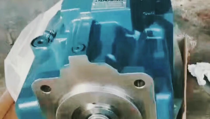 Kobelco SK55 Hydraulic Pump - Uchida Rexroth Quality