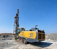 Foreuse de surface DTH XCZ115, moteur puissant de 178 kW, structure sur chenilles stable pour les opérations de forage en carrière et en exploitation en plein champ.