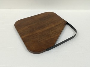 Planche à découper en bois rectangulaire avec poignée métallique pour fruits et légumes – En vente - Product Image 6