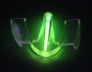 Embout buccal clignotant à LED Protège-dents clignotant Fournitures de fête Glow Tooth Funny LED Light Halloween Brace - Product Image 5