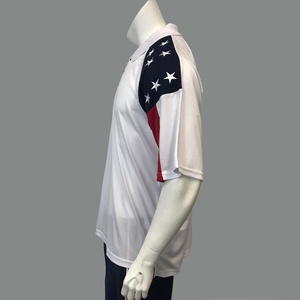 Polo à manches courtes en polyester blanc à séchage rapide, avec broderie étoiles du drapeau américain, couleur marine, personnalisable, prêt à être expédié – Collection été US - Product Image 5