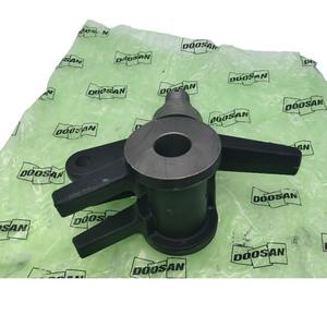 ข้อต่อพวงมาลัยด้านขวา Doosan รุ่น D35S2 D40S2 D45S2 D50C2 สำหรับรถยกดีเซล อะไหล่ทดแทน 19010110-00033 - Product Image 5