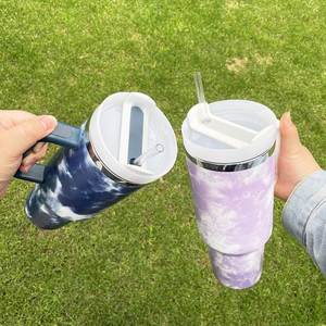 Gobelet isotherme en acier inoxydable Tie Dye H2.0 40oz avec poignée et paille, motifs Citron et Wisteria, vente en gros - Product Image 1
