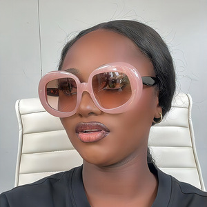 Nuevas Gafas de Sol de Diseñador para Mujer, Extra Grandes, con Lentes Acrílicas UV400, Marco de PC, Logotipo Personalizado, Bisagras Metálicas Resistentes, a la Moda, Tendencia 12 - Product Image 4