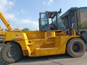 Chariot élévateur à fourche d'occasion Mitsubishi TCM 25 tonnes de haute qualité, chariot élévateur lourd d'occasion 25 tonnes, manutention de conteneurs Kalmar, moteur diesel VOLVO ISUZU - Product Image 1