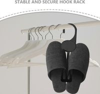 Porte-chaussures moderne et écologique en plastique pour claquettes et sandales – Présentoir à crochets