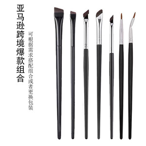 Ensemble de 7 pinceaux de maquillage professionnels à poils synthétiques, incluant un pinceau à lame, un pinceau plat, un pinceau coudé, des outils pour sourcils et eyeliner - Product Image 1