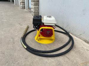 Outil vibrant pour béton OEM, vibrateur à béton 6,5 CV avec arbre flexible et aiguille pour le compactage du béton - Product Image 1