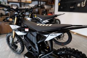 US Warehouse Stock Altis 72V 35Ah Dirt Bike 13kW Motor Off Road Ebike for Adults Mini Pit Dirt EBike - Product Image 3