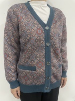 Nouveauté Pull en fourrure douce à imprimé grand-mère Col en V avec poches sur le panneau avant Cardigan pour femmes