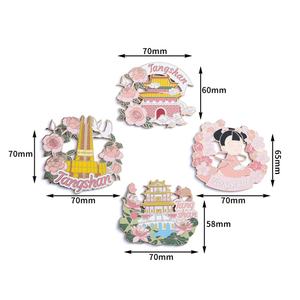 Imán de Refrigerador de Metal Esmaltado Suave, Recuerdo de Viaje con Diseño Creativo de Ciudad de Dibujos Animados, Personalizado al por Mayor - Product Image 6