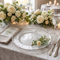 Assiettes de présentation en verre spirale argentées de 13 pouces, transparentes, rondes, à texture en spirale, pour la décoration de table de mariage et d'événements (vente en gros)