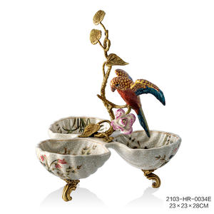 Luxe Antique Bleu Blanc Peinture Céramique Laiton Boîte À Mouchoirs <span class=keywords><strong>Distributeur</strong></span> De <span class=keywords><strong>Papier</strong></span> <span class=keywords><strong>Toilette</strong></span> Élégant Décoration De La Maison <span class=keywords><strong>Porcelaine</strong></span> De Table - Product Image 4