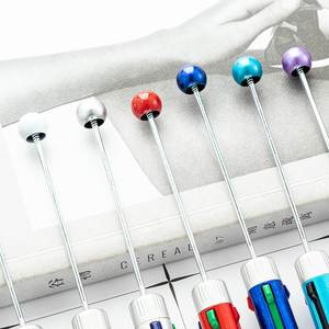 ปากกาลูกลื่นแบบกด 4-in-1 หลากสี สามารถตกแต่งด้วยลูกปัดได้ 20 สี สำหรับงาน DIY อุปกรณ์สำนักงานและงานฝีมือสำหรับโรงเรียน - Product Image 2