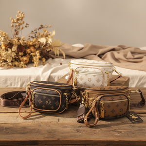 Borsa a tracolla con frange vintage Borsa in pelle scamosciata