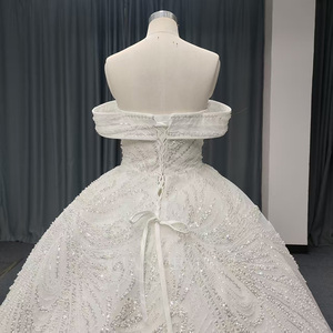 ANY202 Elegante Vestido de Novia con Escote Corazón, Lentejuelas Color Marfil, Apliques Florales, Cristales, Cola Larga Moderna para Mujer - Product Image 6