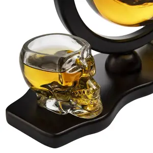 威士忌地球仪倾析器套装-850毫升，带2头3盎司骷髅玻璃杯