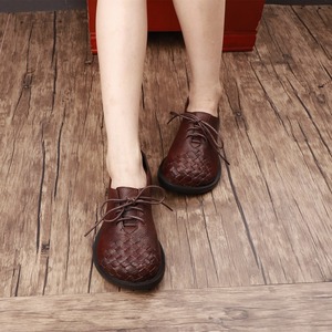 รองเท้าผู้หญิงถักสไตล์เรโทร 2026 รุ่นใหม่ พื้นหนังนุ่ม เรียบง่าย สวมใส่สบาย รองเท้าลำลอง รองเท้าคุณแม่ - Product Image 3