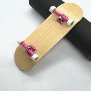 แผ่นสเก็ตบอร์ดขนาดเล็กแบบมินิฟิงเกอร์บอร์ด พิมพ์ลายตามสั่งสำหรับมืออาชีพ ขนาด 34 มม. ทำจากไม้เมเปิ้ล สำหรับเด็กชายและเด็กหญิง ขนาด 32 มม. - Product Image 3