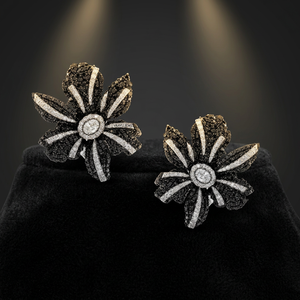 Boucles d'oreilles clous florales en diamant noir naturel, taille ovale, plaqué rhodium, style classique, cadeau pour femme pour mariage ou fête, 10K 14K 18K - Product Image 1