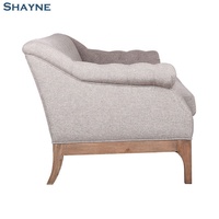 202603 High Point Aussteller OEM für bekannte Marken Amerikanischer Stil Stoff Antikweiß Holz Wohnzimmer Sofa-Set