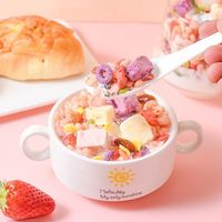 Céréales aux graines de chia et aux fraises, flocons d'avoine aux fruits, yaourt aux graines de chia et noix - Remises en gros disponibles