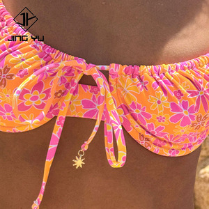 Nuevo conjunto de bikini con estampado floral pequeño de estilo europeo y americano, conjunto de traje de baño de nailon ecológico personalizado con cordón ajustable. - Product Image 3