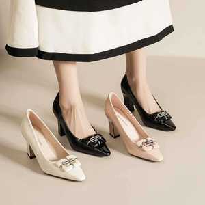 Zapatos de Oficina de Tacón Cuadrado con Punta en Pico de Charol para Mujer, Tendencia de Moda, Decorados con Hebilla, Color Sólido - Product Image 1