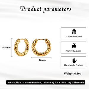 Boucles d'oreilles créoles texturées martelées plaquées or 18 carats en acier inoxydable 316, inaltérables, bijoux de mode pour femme, usage quotidien et soirées - Product Image 4