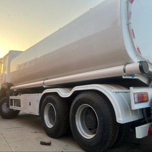 Camion arroseur d'<span class=keywords><strong>occasion</strong></span> pour le nettoyage routier, haute capacité, HOWO 371 - Product Image 3