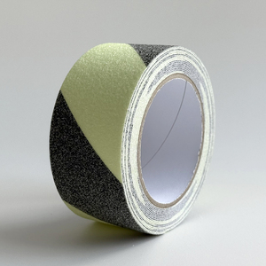 Cinta Luminosa Antideslizante Negra, Tira Fluorescente para Marcado de Seguridad en Pisos Industriales - Product Image 5