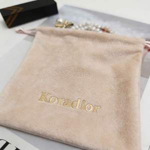 Pochette en velours avec cordon de serrage, style INS, logo personnalisé, estampage à chaud doré, pour emballage de bijoux et emballage cadeau - Product Image 3