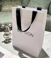 Vente en gros Sac en papier de luxe imprimé personnalisé pour vêtements et bijoux avec papier d'art avec logo de marque et poignée promotionnelle