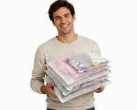 Sacs de vêtements givrés refermables avec fermeture éclair, pochettes d'emballage en polyéthylène personnalisables avec logo, sacs de rangement pour vêtements