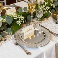 Assiettes de service en métal de 30 cm et 33 cm, grandes assiettes de table en acier inoxydable à motif clé grecque pour mariages et réceptions