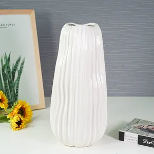 Pabrik Cina buatan tangan ornamen mewah modern dekorasi meja tinggi vas bunga nordic vas keramik putih untuk dekorasi rumah