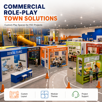 Aire de jeux intérieure commerciale testée par des tiers, pour le marché de la construction dentaire, avec piscine à balles, toboggan et village modulaire de jeux de rôle