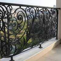 Fabricant et fournisseur de balustrades de balcon en fer forgé, garde-corps de terrasse sur mesure pour villas, clôtures extérieures en fonte de style européen