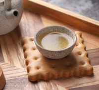 Sous-verre créatif en bois massif, isolant thermique et anti-brûlure, avec design épuré et options multi-formes