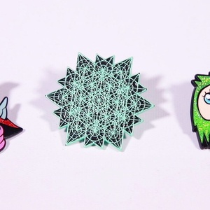 Fábrica de pines de esmalte al por mayor: Pines de solapa de anime suaves y duros, insignias personalizadas de metal y pines de esmalte duro. - Product Image 5