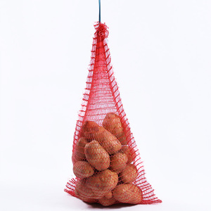 Sacs en maille de pomme de terre rouge PP de bonne qualité avec cordon d'étanchéité et logo personnalisable pour une utilisation agricole - Product Image 1