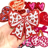 Patch brodé Cœur XOXO, Badge slogan Amour, Vente en gros, Accessoire thermocollant romantique pour la décoration de vêtements et sacs