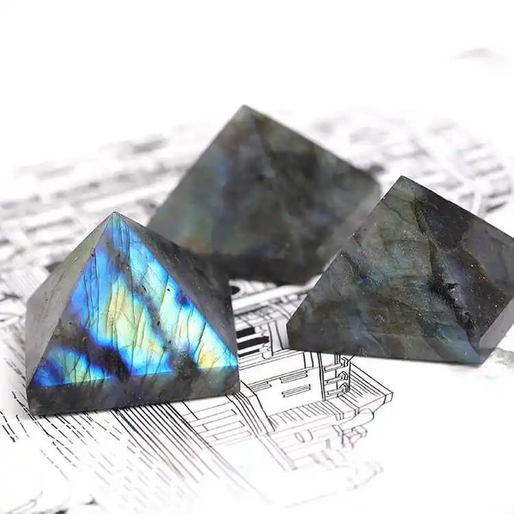 30mm cilalı labradorit piramitleri Vastu ürünleri meditasyon için kristal piramit