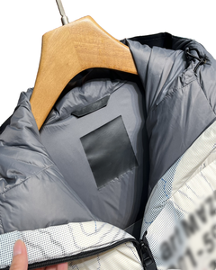 Chaqueta Acolchada con Capucha Unisex para Invierno, Diseño Único con Patrón de Mapa Topográfico, Abrigo Acolchado Cálido y Aislante para Exteriores, Chaqueta de Plumón Moderna para Clima Frío - Product Image 5