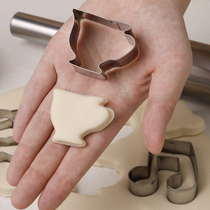 Set di 2 Stampini per Biscotti a Forma di Teiera e Tazza in Acciaio Inox, Stampi per Biscotti, Utensili per Pasticceria e Decorazione Torte per Tea Party - Product Image 4