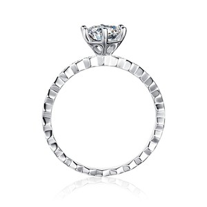 Anillo de diamante de moissanita de 1 quilate en forma de panal de seis garras de diseño de gama alta para mujer de plata esterlina S925 - Product Image 2